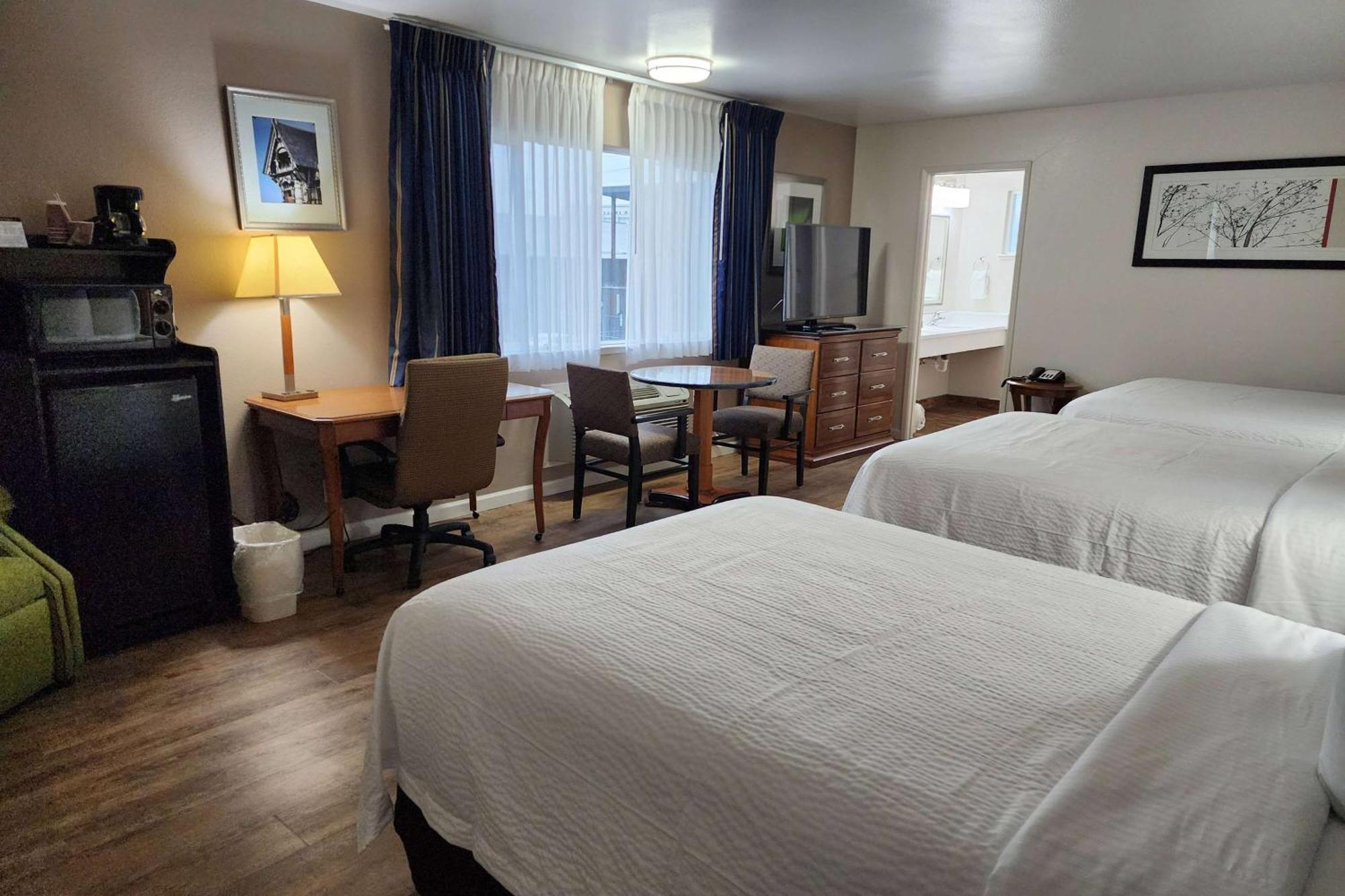 Ramada Bayside & Hotel