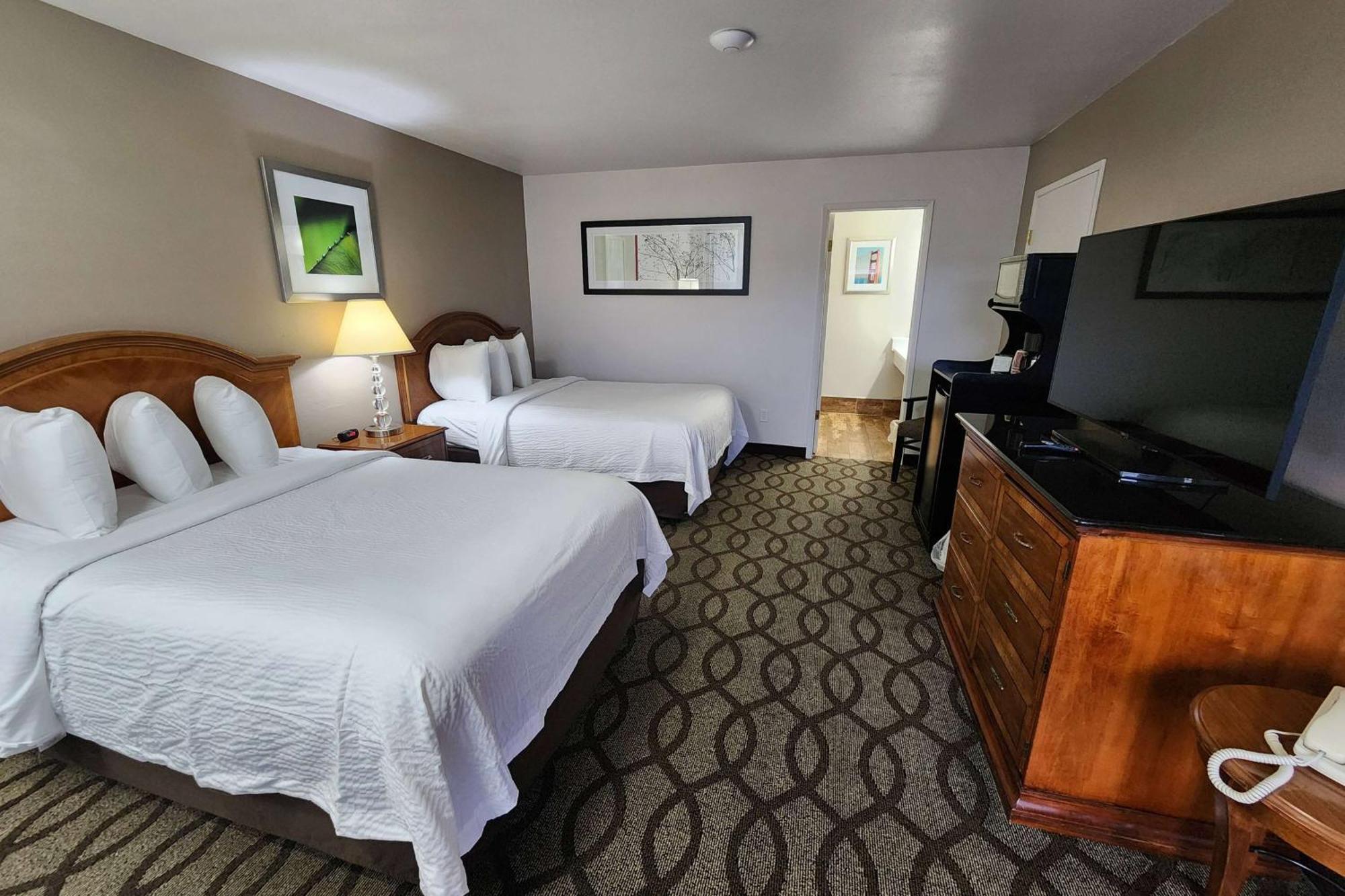 Hotel Ramada Bayside & 3*