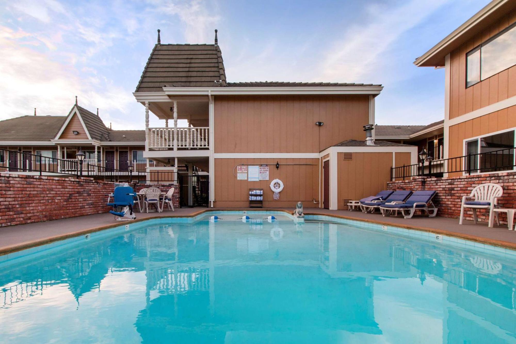 Ramada Bayside &