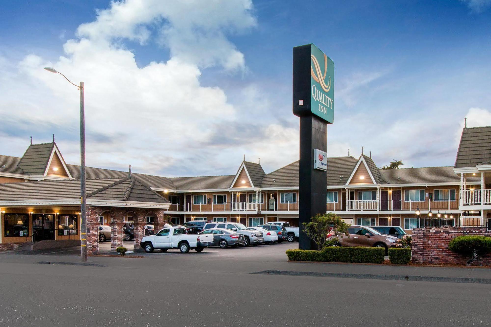 Ramada Bayside & Hotel